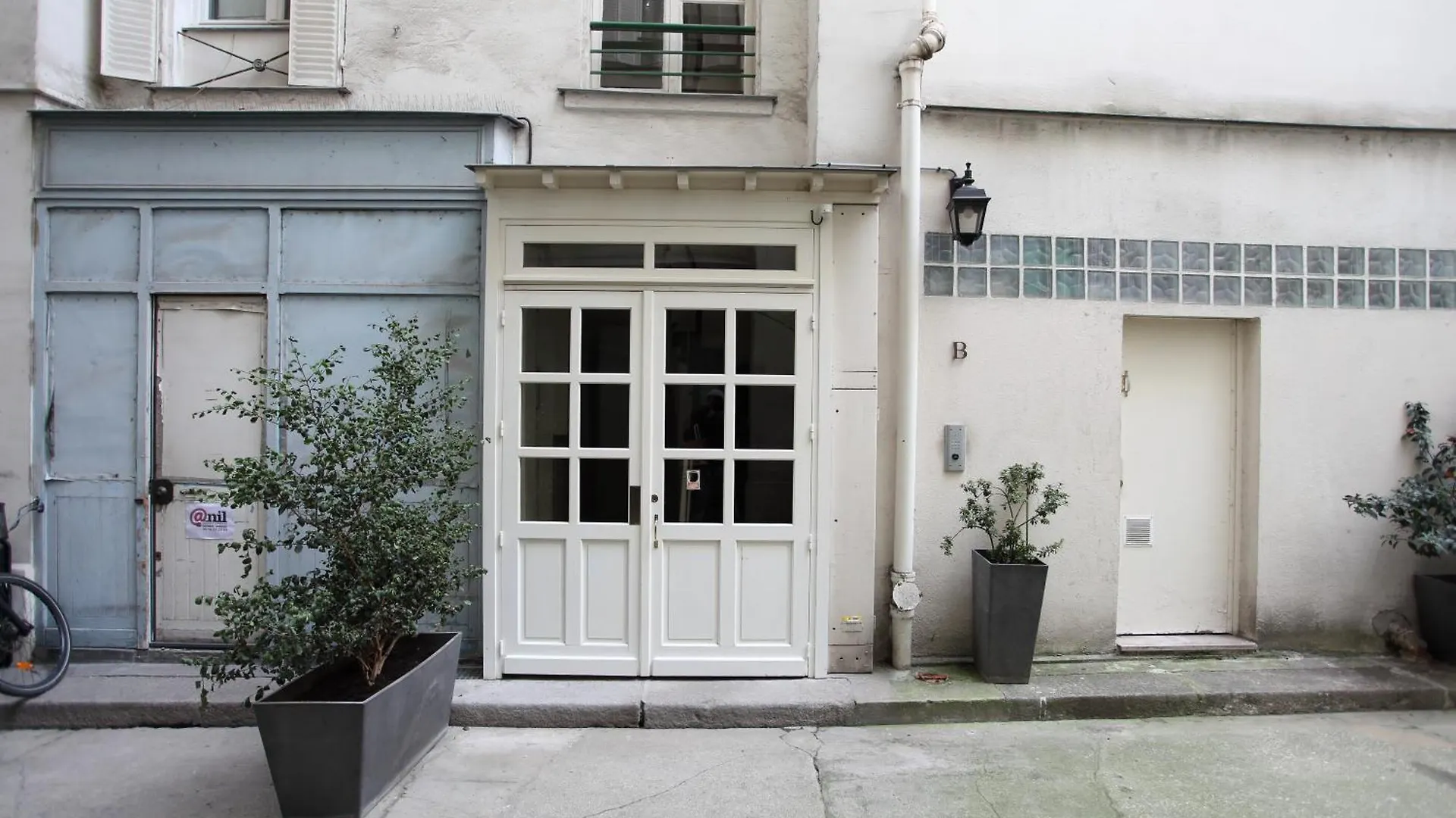 Stay In The Heart Of Paris France