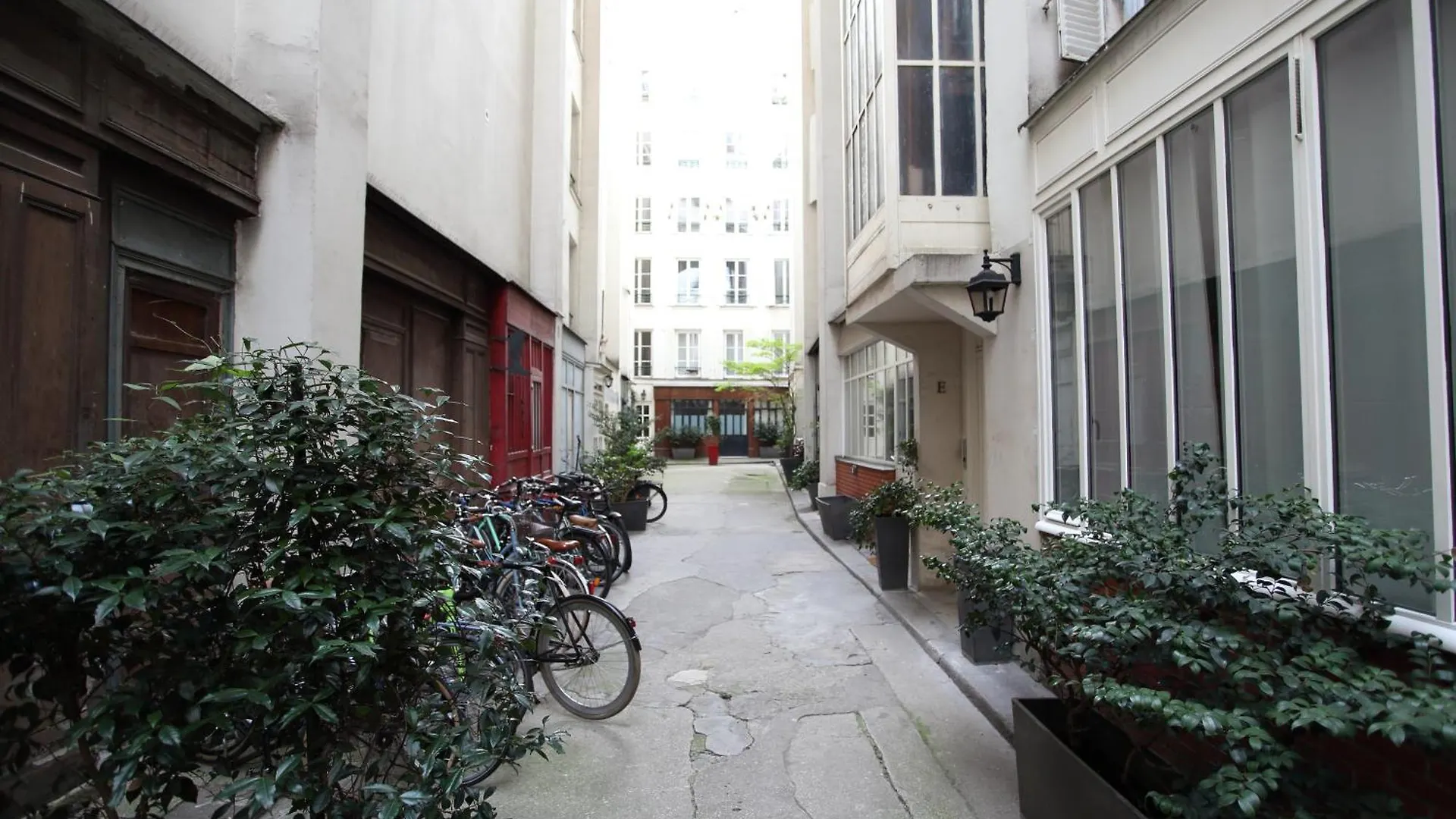 Stay In The Heart Of Paris Apartment